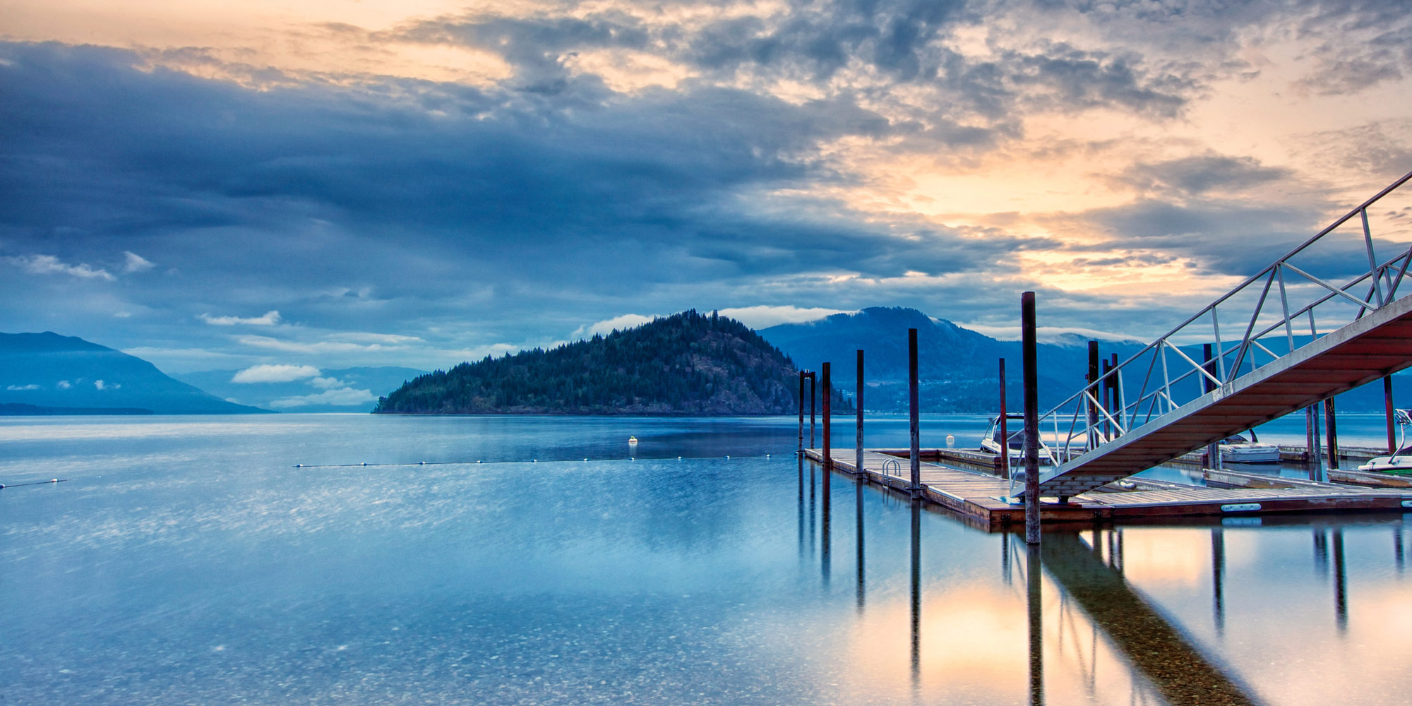 North Shuswap: The North Shuswap region stretches along 100 kms of shoreline from Lee Creek to Seymour Arm and includes the communities of Scotch Creek, Celista, Magna Bay,
Anglemont & St Ives - offering an impressive array of great sights and activities.