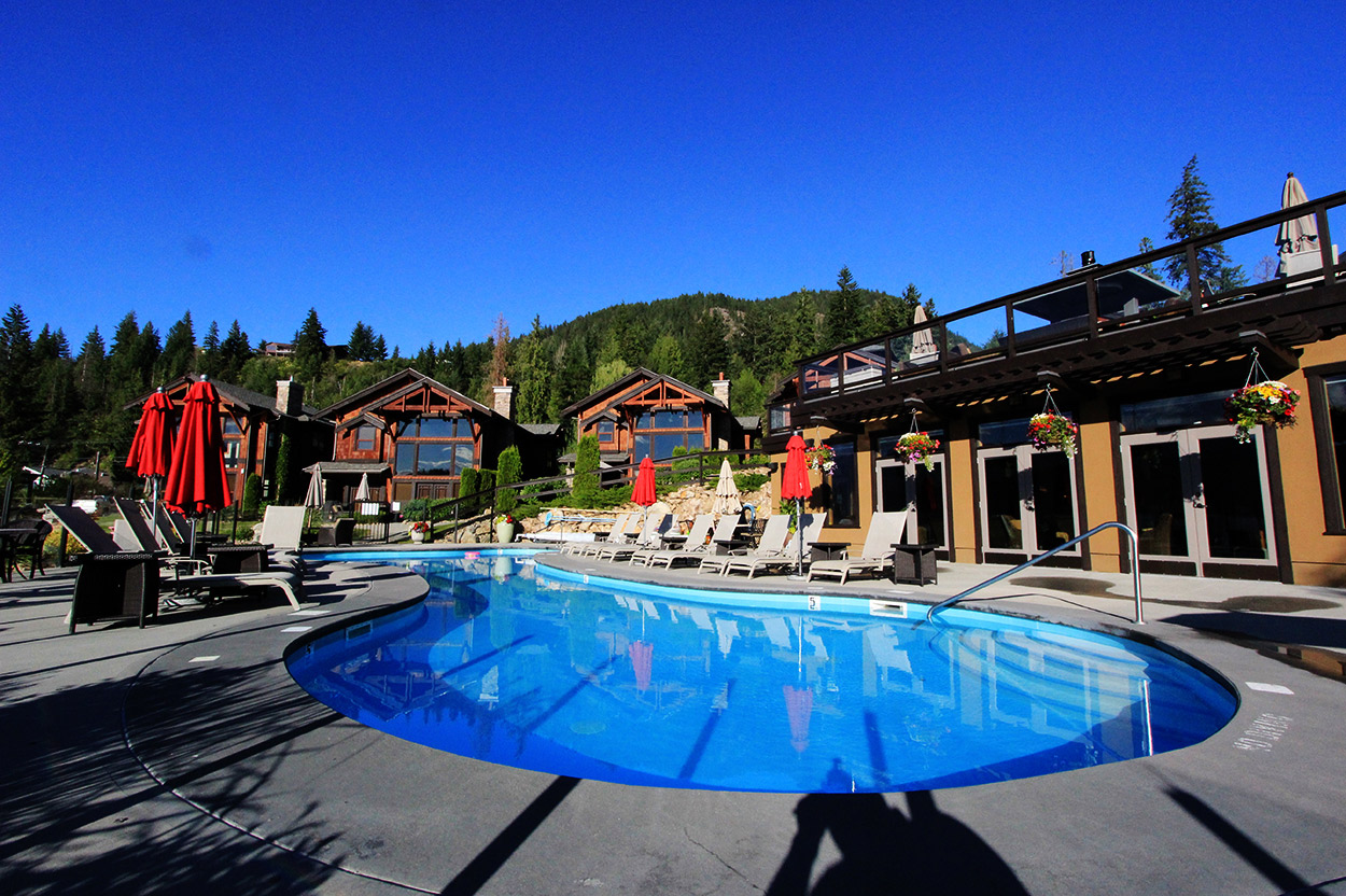 Carmel Beach Private Lodges: A semi-gated community with luxury resort amenities, in a private bay on Shuswap
Lake, BC