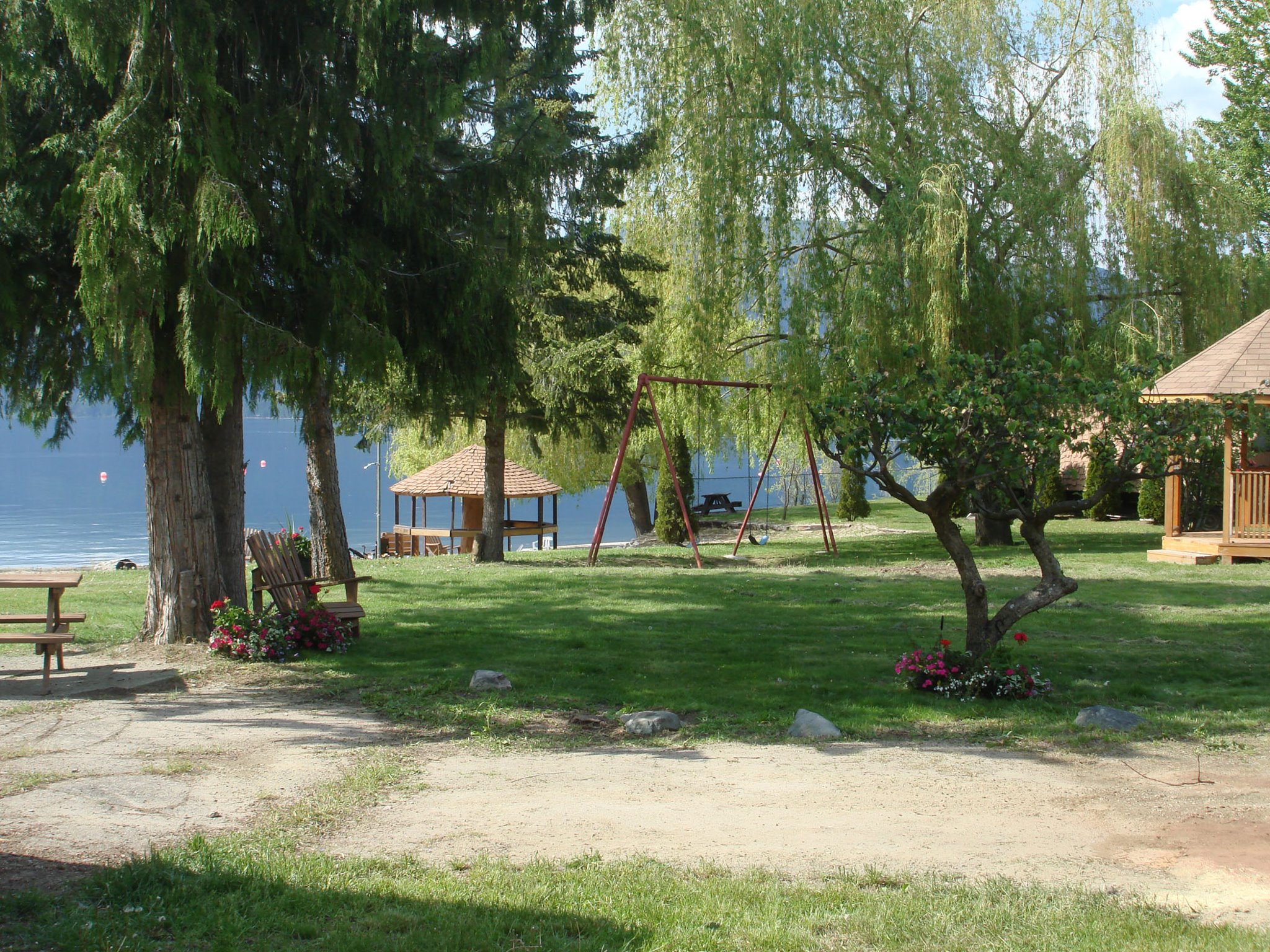 Jewel Bay Resort: Jewel Bay Resort is a family resort consisting of 14 cabins and 12 RV campsites located along the sandy shores of Shuswap Lake. Close to marinas and golf courses, Jewel […]