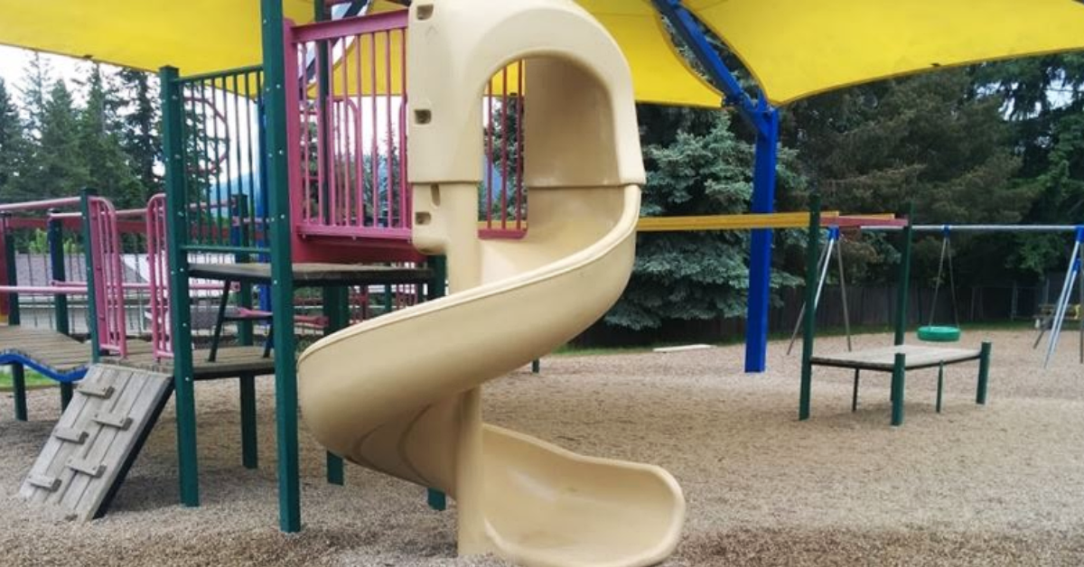 Cedar Heights Park: Cedar Heights Park is a community park, complete with a playground, baseball diamond, and washrooms.